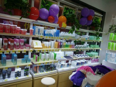 加盟化妝品店怎么樣？小資生活化妝品加盟，財富之路不停息